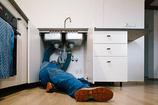 Professional Leak Detection technician working in Blue Mound, IL